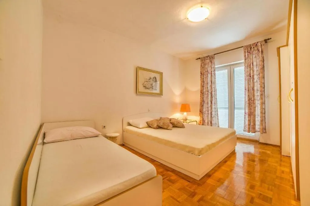 Apartment Apartman Lidija Novi Vinodolski